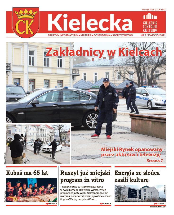 Grafika. Pierwsza strona biuletynu Kielecka nr 2 kwiecień 2021. Główny tekst: Zakładnicy w Kielcach. Na zdjęciu kielecki rynek, na którym stoją auta i chodzą policjanci. Poniżej trzy krótkie teksty: Kubuś ma 65 lat. Ruszył już miejski program in vitro. Energia ze słońca zasili kulturę..