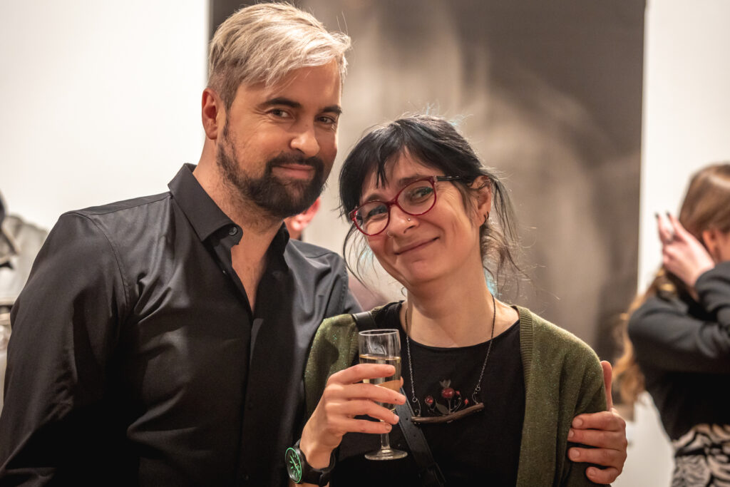 Zdjęcie. Dwójka ludzi pozuje do zdjęcia. To Barbara Biskup i wicedyrektor KCK Artur Wijata.
