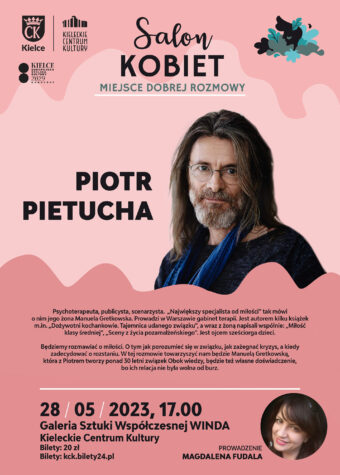 Grafika. Plakat Salonu Kobiet. W centralnej części grafiki na rózowym tle zdjęcie męćzyzny o długich włosach w okularach. To Piotr Pietucha - psychoterapeuta, mąż Manueli Gretkowskiej. Poniżej data i miejsce spotkania: 28 maja, godz. 17. Galeria Sztuki Współczesnej "Winda" KCK, bilety 20 zł.