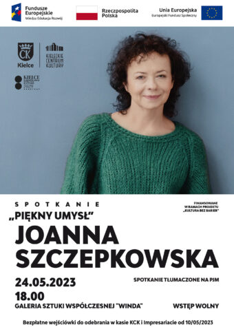 Grafika. Plakat spotkania z Joanną Szczepkowską. Spotkanie "Piękny umysł". 24 maja godz. 18, galeria sztuki współczesnej "Winda". Wstęp wolny. Bezłatne wejściówki do odebrania w kasie KCK i Impresariacie od 10 maja 2023 roku. Na zdjęciu kobieta w średnim wieku z kręconymi ciemnymi wlosami. Na sobie ma zielony sweter. To aktorka Joanna Szczepkowska. Spotkanie tłumaczone na PJM.
