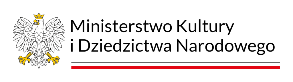 Logo Ministerstwa Kultury i Dziedzictwa Narodowego. Z lewej strony biały ożeł z żóltą koroną i łapami zakończonymi pazurami, wyglądający jak polskie godło. Obok napis: nazwa ministerstwa. Pod spodem pozioma kreska w kolorze biało-czerwony przypominająca polską flagę.