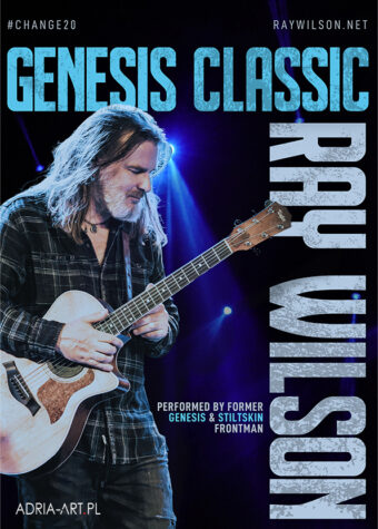 Grafika. Plakat koncertu. Na czarnym tle zdjęcie gitarzysty w koszuli w kratkę. Ma długie proste włosy i siwą brodę. Nad zdjęciem napis: Genesis Classic. Po prawej krawędzi: Ray Wilson.