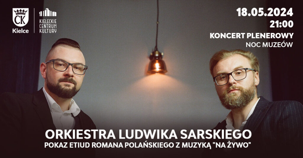 Grafika. Plakat koncertu plenerowego. W centralnej części zdjęcie dwóch mężczyzn siedzących przy stole. Obaj mają na nosie okulary, wąsy i brodę. Są ubrani w białe koszule i marynarki. Na zdjęciu napis: Orkiestra Ludwika Sarskiego. Pokaz ediut Romana Polańskiego z muzyką na żywo. Na górze data: 18 maja, godz. 21.