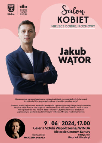 Grafika. Plakat Salonu Kobiet. Na różowym tle w centralnej części zdjęcie młodego mężczyzny w niebieskiej marynarce z rękami skrzyżowanymi przed sobą. Obok napis: Jakub Wątor. Poniżej data: 9 czerwca godz. 17. Galeria Sztuki Współczesnej "Winda" KCK. Bilety 20 zł.