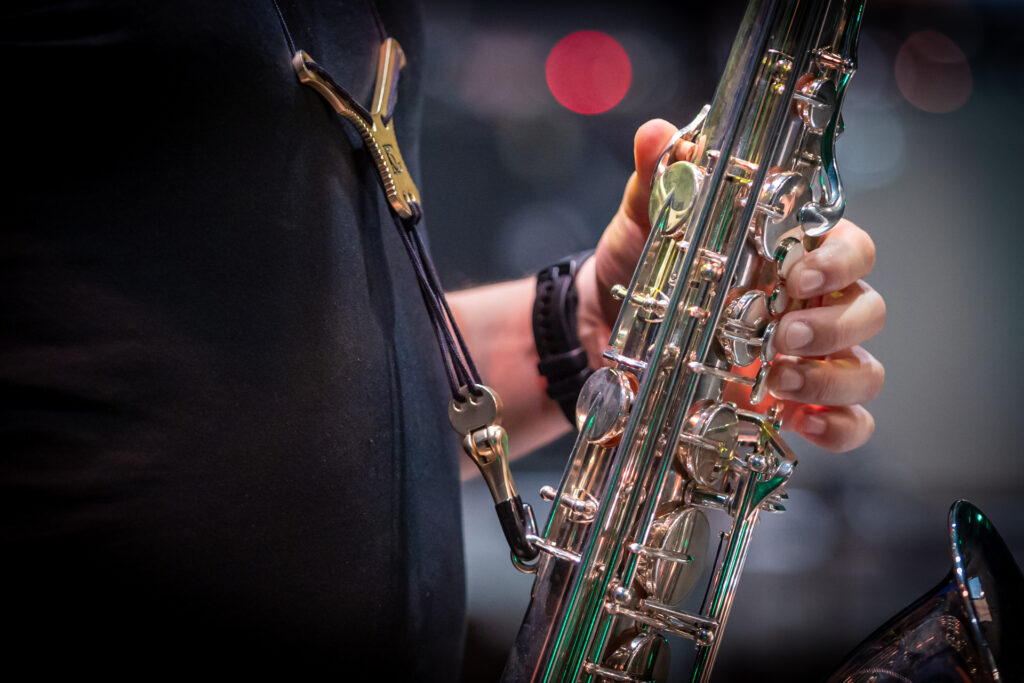 Zdjęcie. Klawisze instrumentu metalowego dętego.