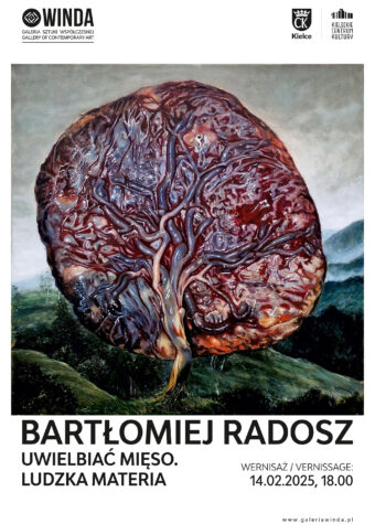 Grafika. Plakat wystawy. Reprodukcja obrazu. Organ ludzki o okrągłym kształcie, pokryty krwią i naczyniami krwionośnymi, wyglądającymi jak gałęzie. Organ jest oprzyczepiony do ziemi pokrytej trawą jednym "pniem" ze splątanych naczyń krwionoścnych. Poniżej napis: Bartłomiej Radosz. "Uwielbiać mięso. Ludzka materia". Wernisaż 14 lutego godz. 18. Na górnym pasku logo galerii "Winda".