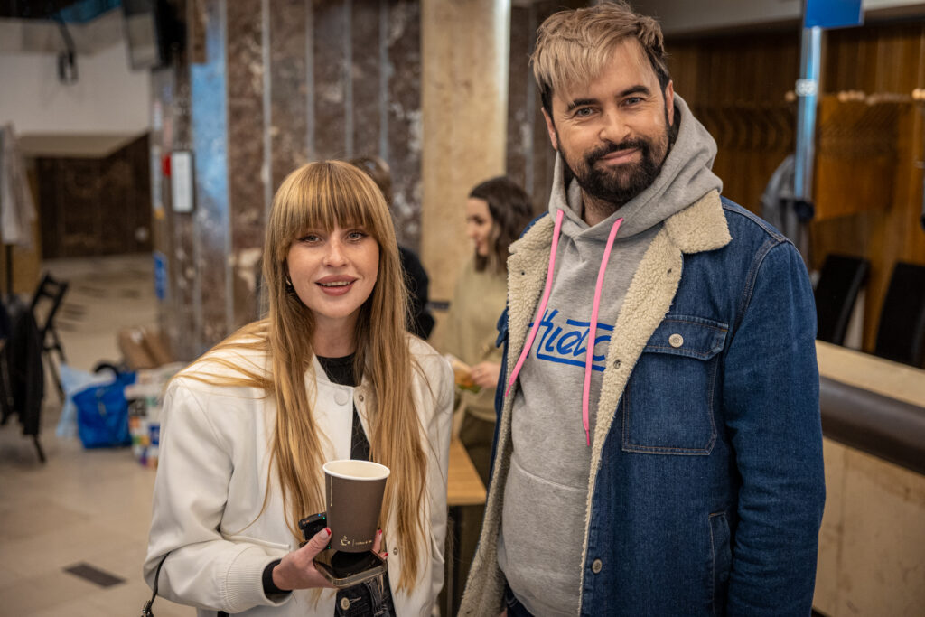 Zdjęcie. Artur Wijata i Olga Perczak-Buda pozują do zdjęcia z uśmiechem.