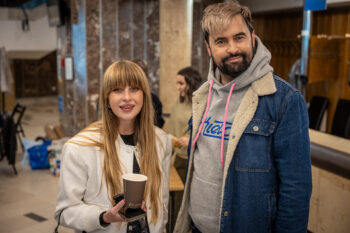 Zdjęcie. Artur Wijata i Olga Perczak-Buda pozują do zdjęcia z uśmiechem.